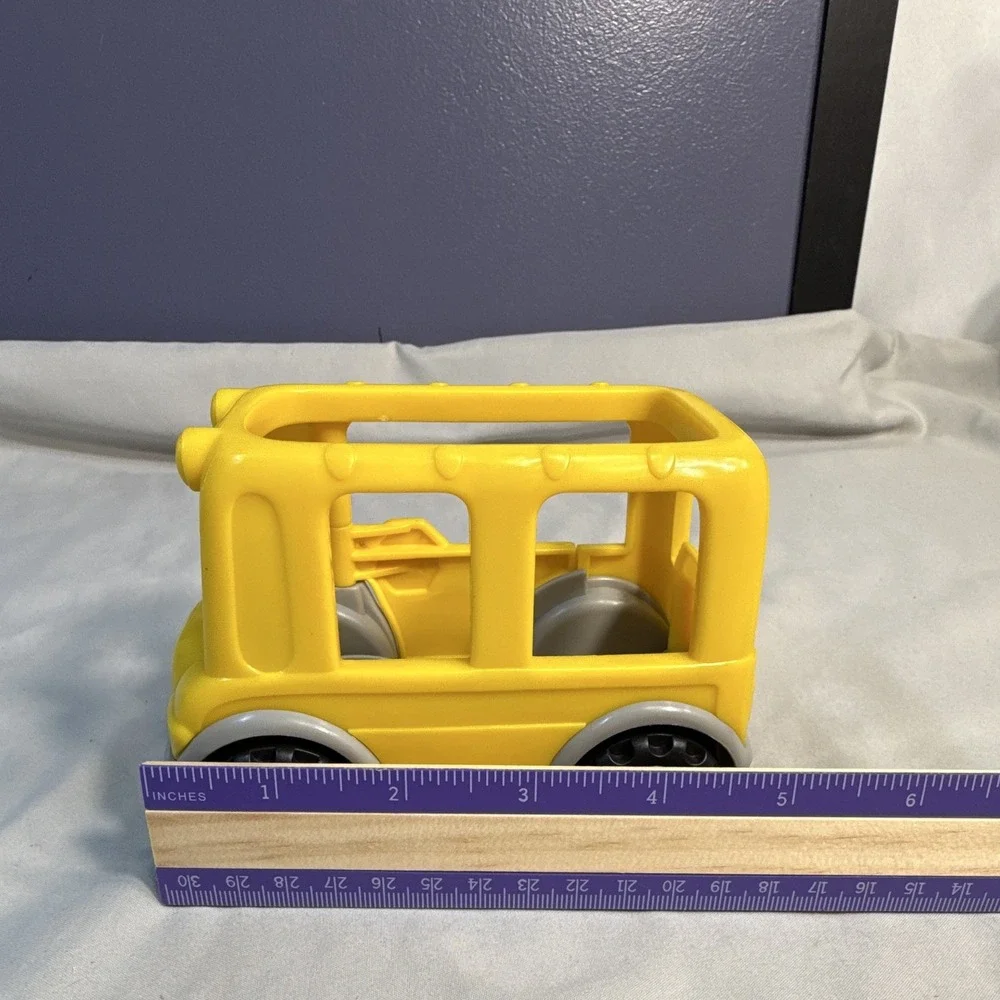 Fisher-Price Little People Yellow School Bus Vehicle B4817 2006 Vintage